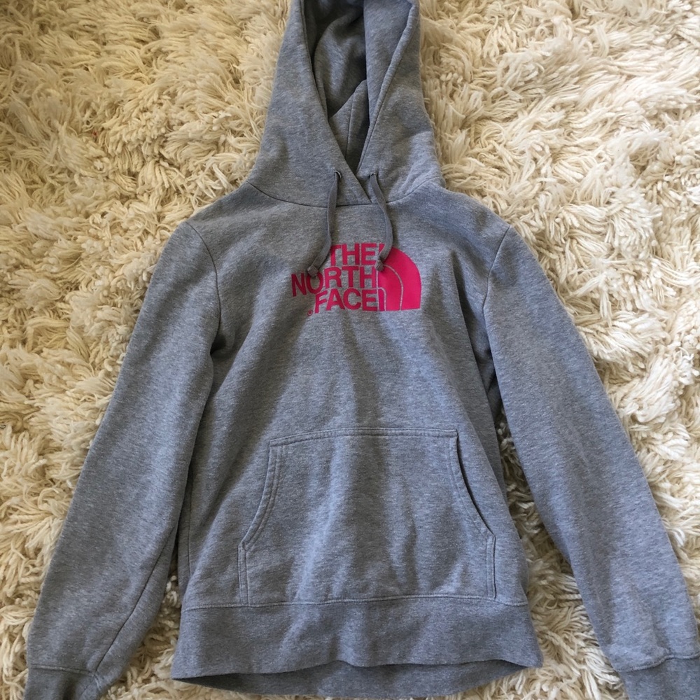 Woman’s north face hoodie